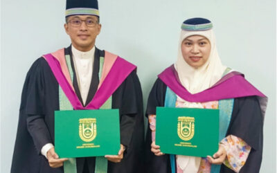 TWO OFFICERS FROM THE MINISTRY OF DEFENCE RECEIVED UNIVERSITI BOOK PRIZES IN CONJUNCTION WITH THE 35TH UNIVERSITI BRUNEI DARUSSALAM (UBD) CONVOCATION CEREMONY
