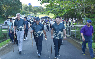 MINISTER AT THE PRIME MINISTER’S OFFICE AND MINISTER OF DEFENCE II HOSTED BRISK WALK WITH SINGAPORE SENIOR MINISTERS AND PARTICIPANTS OF THE BRUNEI-SINGAPORE DEFENCE SCHOLARS INTERACTION PROGRAMME