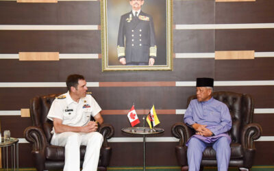 MINISTER AT THE PRIME MINISTER’S OFFICE AND MINISTER OF DEFENCE II RECEIVES VICE-ADMIRAL ANGUS TOPSHEE, COMMANDER OF THE ROYAL CANADIAN NAVY