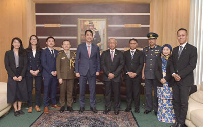 MINISTER AT THE PRIME MINISTER’S OFFICE AND MINISTER OF DEFENCE II RECEIVE WORKING CALL FROM BRIGADIER GENERAL FREDERICK CHOO, DEPUTY SECRETARY (POLICY) MINISTRY OF DEFENCE, REPUBLIC OF SINGAPORE