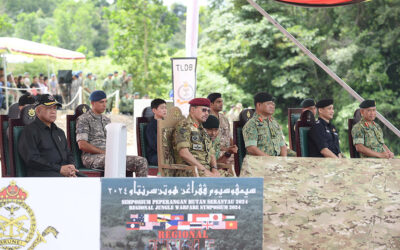 HIS ROYAL HIGHNESS PRINCE HAJI AL-MUHTADEE BILLAH, THE CROWN PRINCE AND SENIOR MINISTER AT THE PRIME MINISTER’S OFFICE CONSENTED TO WITNESS THE JUNGLE WARFARE DEMONSTRATION