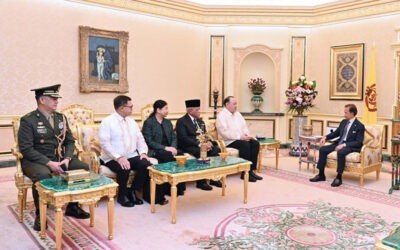 HIS MAJESTY THE SULTAN AND YANG DI-PERTUAN OF BRUNEI DARUSSALAM RECEIVES IN AUDIENCE THE SECRETARY OF NATIONAL DEFENSE OF THE REPUBLIC OF THE PHILIPPINES