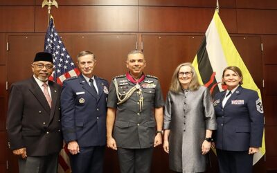 DEPUTY COMMANDER OF THE ROYAL BRUNEI ARMED FORCES RECEIVES THE LEGION OF MERIT AWARD