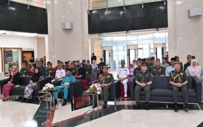 MINISTRY OF DEFENCE OFFICERS AND PERSONNEL RECEIVE DATES AS A PERSONAL GIFT FROM HIS MAJESTY THE SULTAN AND YANG DI-PERTUAN OF BRUNEI DARUSSALAM