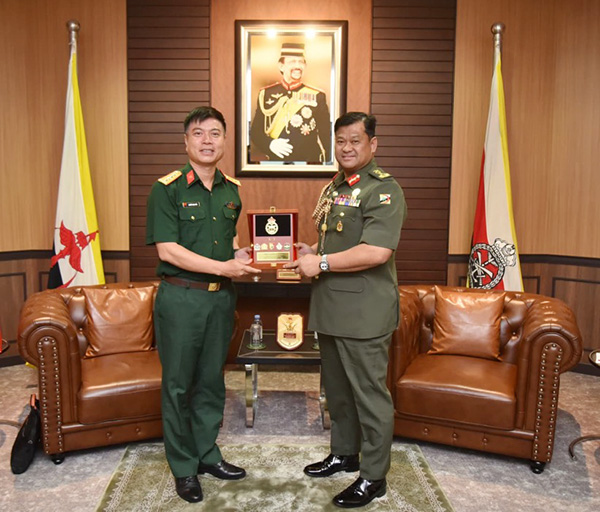 COMMANDER OF THE ROYAL BRUNEI ARMED FORCES RECEIVES COURTESY CALLS FROM OUTGOING AND INCOMING DEFENCE ATTACHÉS OF THE SOCIALIST REPUBLIC OF VIET NAM