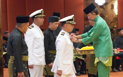 HIS MAJESTY THE SULTAN AND YANG DI-PERTUAN OF BRUNEI DARUSSALAM BESTOWS STATE DECORATION TO MINISTRY OF DEFENCE OFFICERS