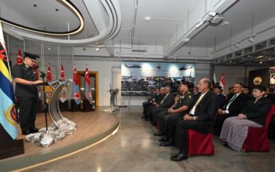 FORMER DEPUTY MINISTERS OF DEFENCE AND FORMER COMMANDERS OF THE ROYAL BRUNEI ARMED FORCES VISIT THE GOLDEN JUBILEE GALLERY OF DEFENCE RELATIONS BETWEEN BRUNEI DARUSSALAM AND THE REPUBLIC OF SINGAPORE